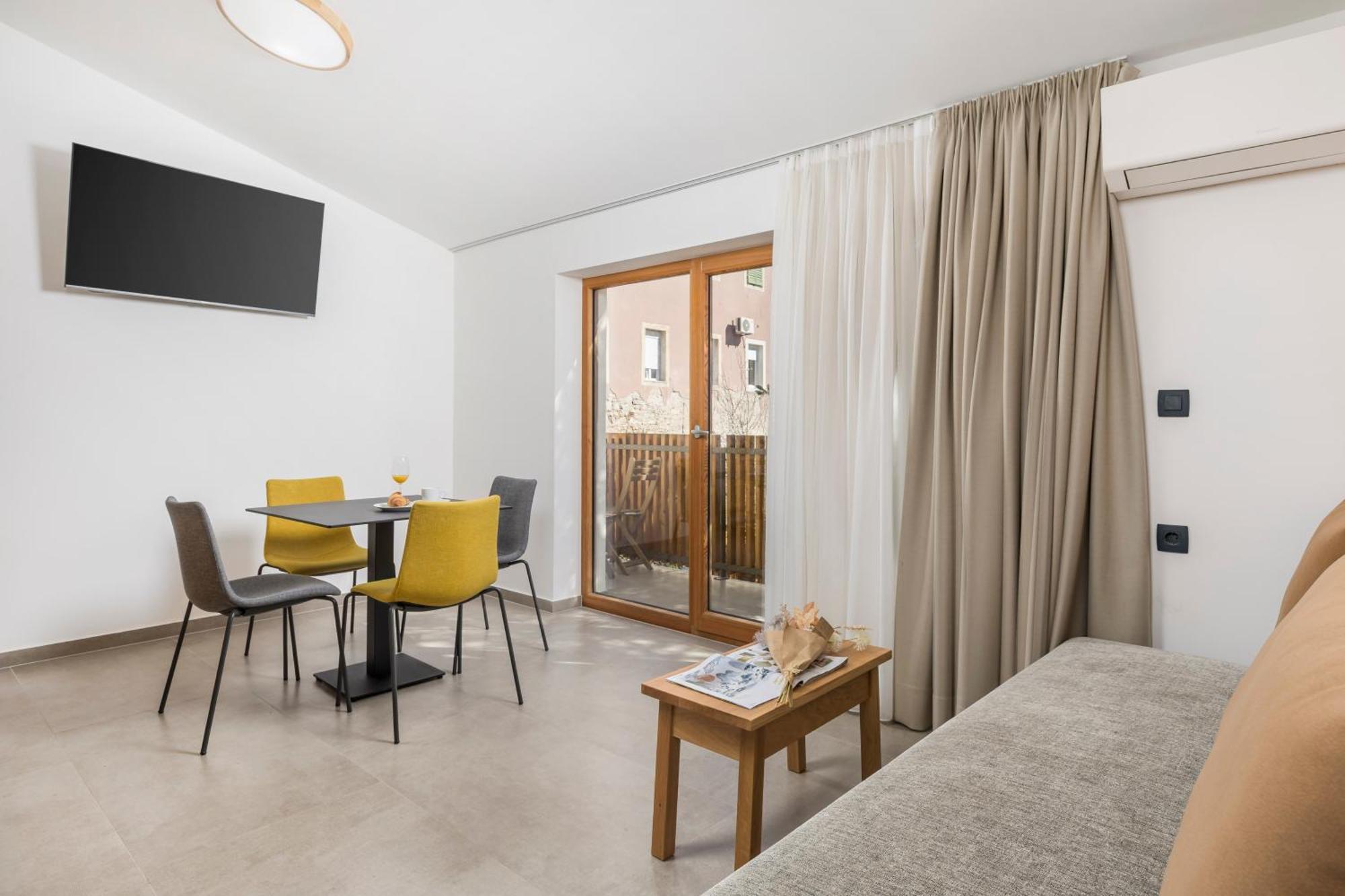 Pula Residence Rooms And Apartments Old City Center Buitenkant foto