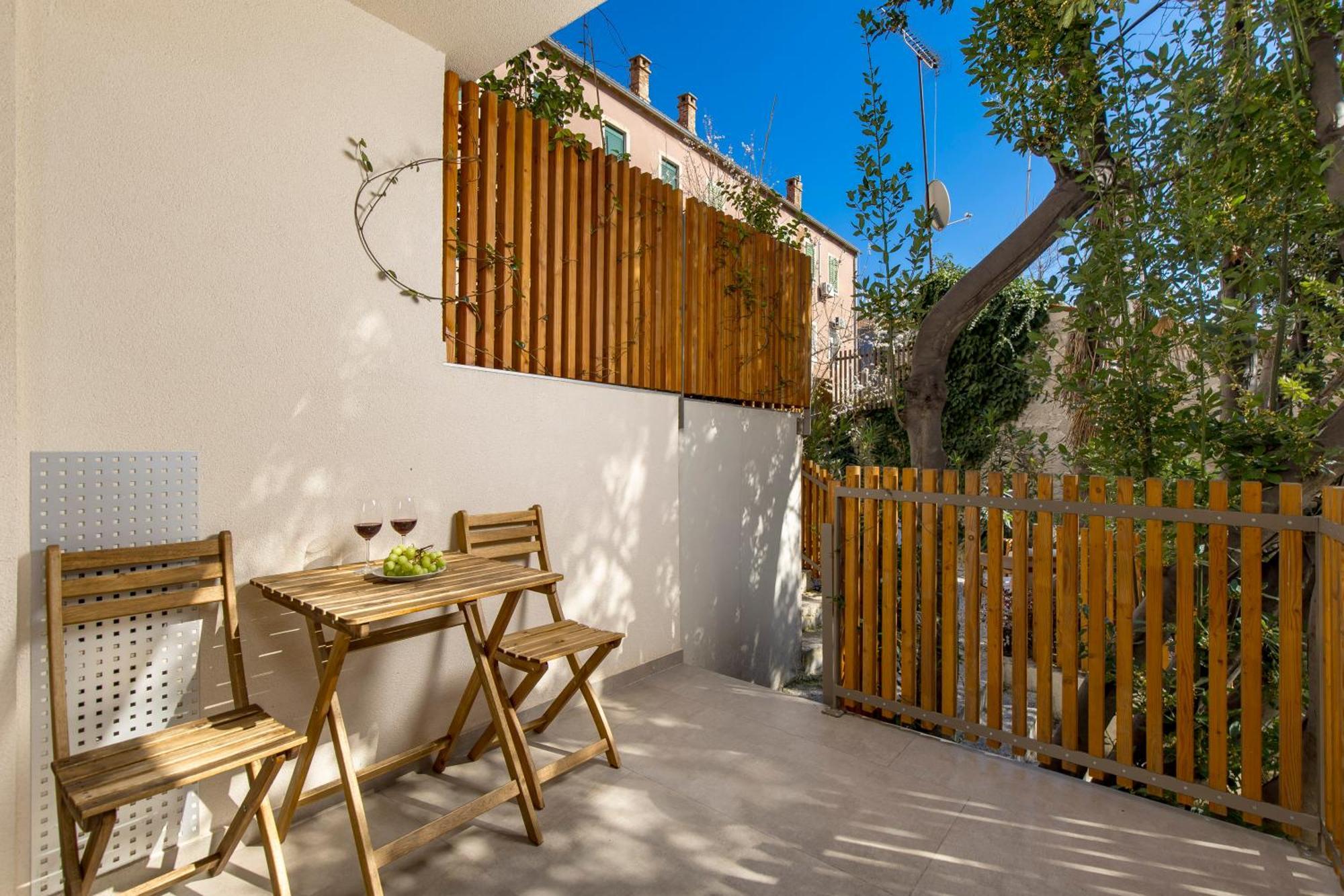 Pula Residence Rooms And Apartments Old City Center Buitenkant foto